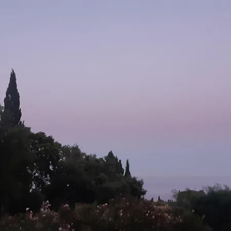 Climatise Avec Entree Privee- 5 Min Des Plages, Sur Les Hauteurs De Lejlighed