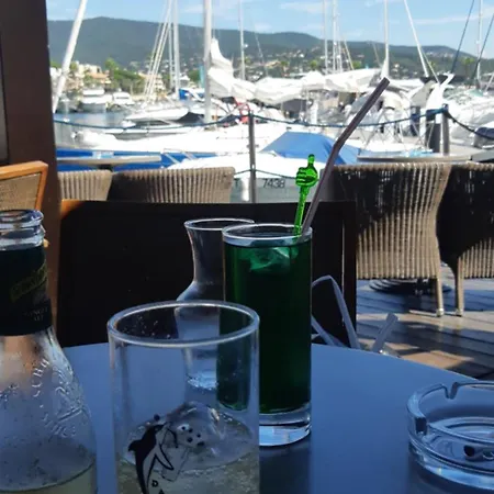 Apartment Climatise Avec Entree Privee- 5 Min Des Plages, Sur Les Hauteurs De Cavalaire-sur-Mer